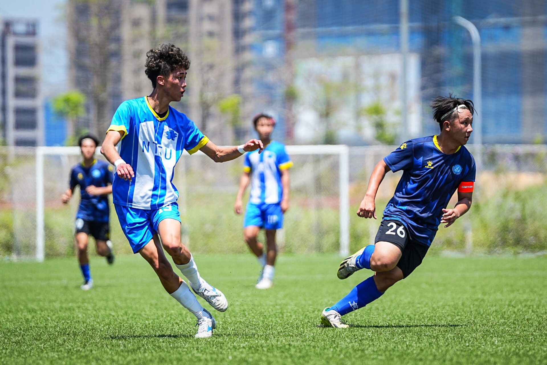 中场一脚直塞把后防撕开了