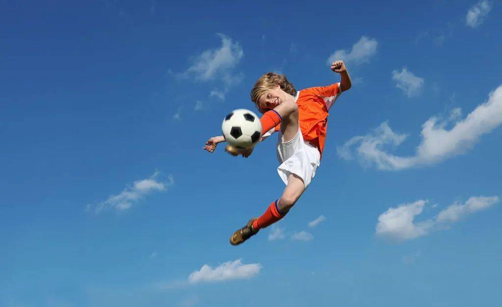 德天空：拜仁引进费耶诺德右后卫里德的谈判正在取得进展